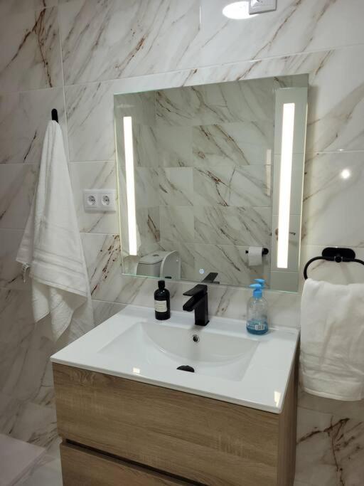 Apartamento Bajo Con Terraza Y Piscina Торевиеха Екстериор снимка