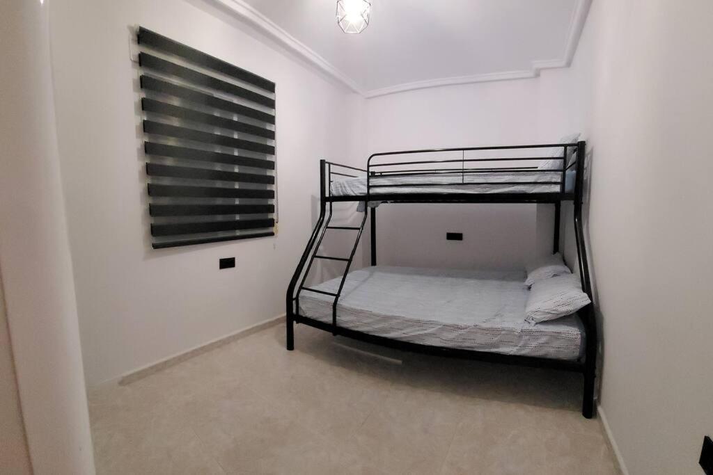 Apartamento Bajo Con Terraza Y Piscina Торевиеха Екстериор снимка